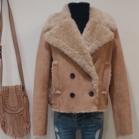 💋STUNNING!💋CHIC ATTITUDE Shearling Suede Cropped Double-Breasted Coat in Camel - Picture 8 of 16